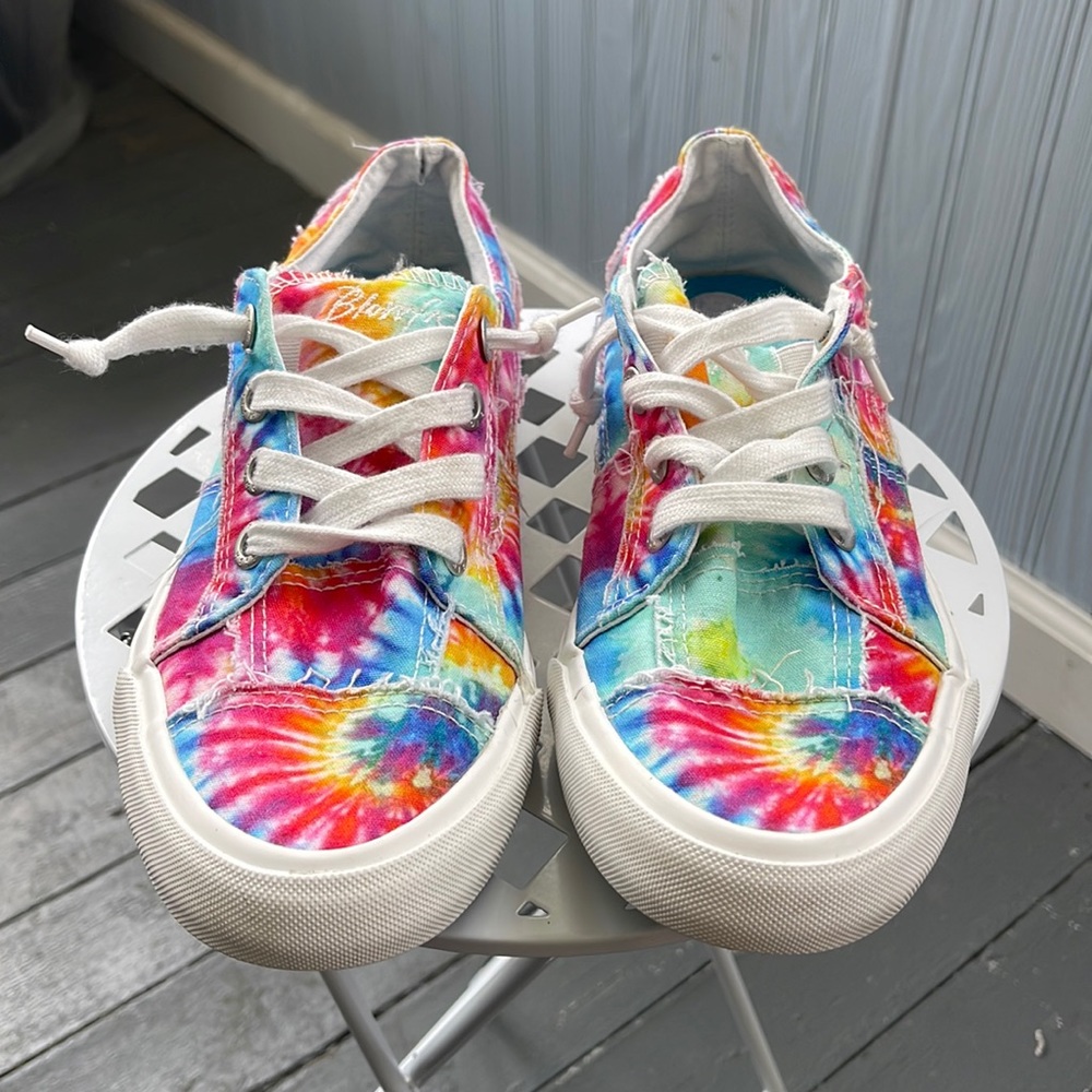 Tie Dye Blowfish Shoes!